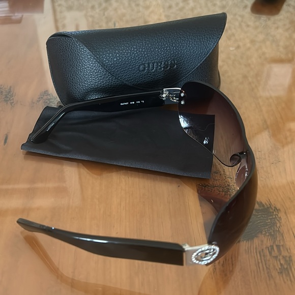 Guess sunglasses women’s main image 6
